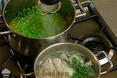 Suppe med grønne ærter og kødboller