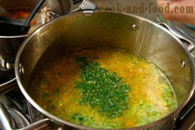 Suppe med grønne ærter og kødboller