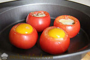 Fyldte tomater med æg og ost