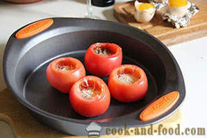 Fyldte tomater med æg og ost