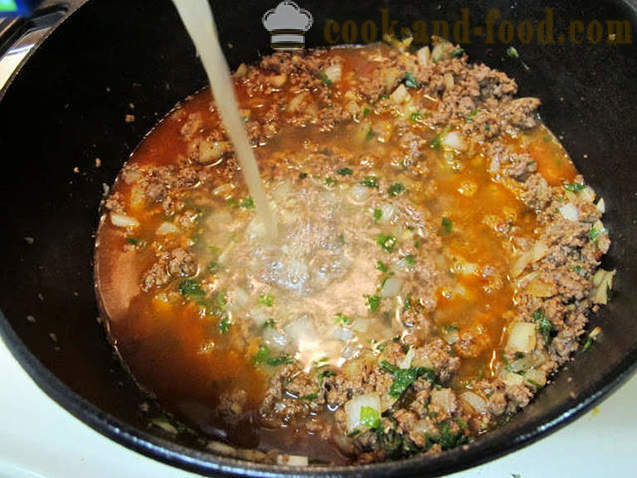 Ris suppe med kål og hakket kød