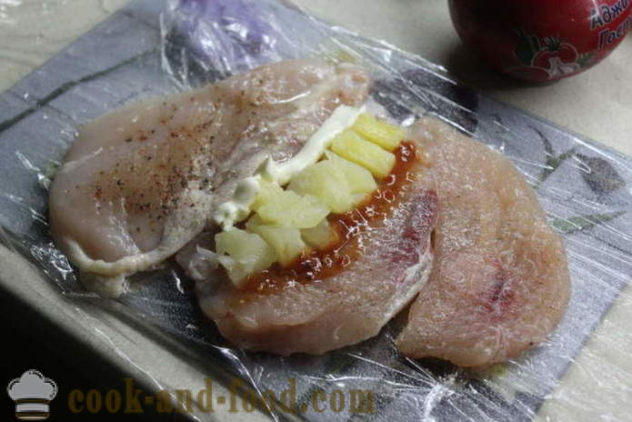 Kylling ruller med ananas og abrikoser - hvordan man laver ruller af kylling, med en trin for trin opskrift fotos