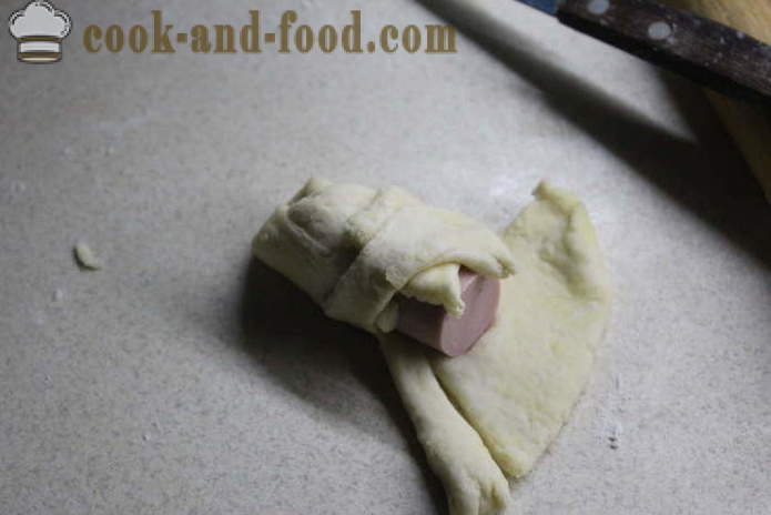 Pølsehorn på yoghurt og gær - hvordan man kan lave mad hotdogs i wienerbrød i ovnen, med en trin for trin opskrift fotos