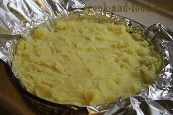 Engelsk kartoffel tærte med kød og svampe - hvordan man laver en gryderet af kartofler og kød, med en trin for trin opskrift fotos