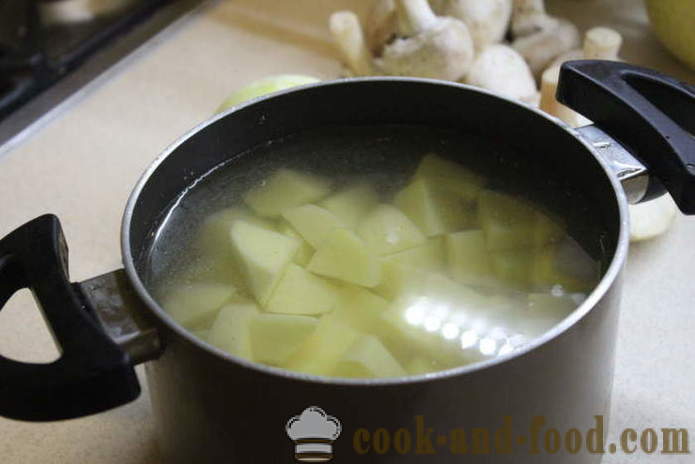 Engelsk kartoffel tærte med kød og svampe - hvordan man laver en gryderet af kartofler og kød, med en trin for trin opskrift fotos