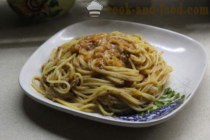 Spaghetti med tun på dåse i tomat-flødesauce - både lækker at tilberede spaghetti, en trin for trin opskrift fotos