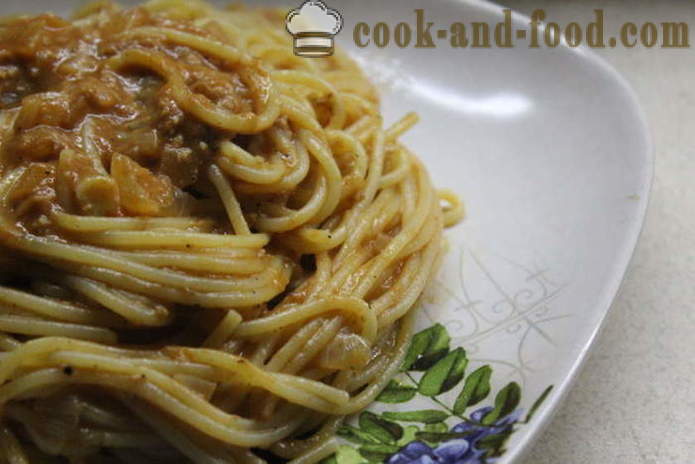 Spaghetti med tun på dåse i tomat-flødesauce - både lækker at tilberede spaghetti, en trin for trin opskrift fotos