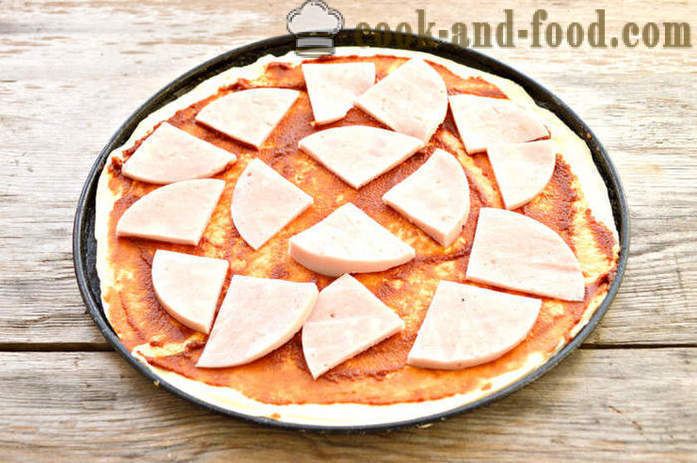 Hjemmelavet pizza med pølse fra usyrede dej - hvordan til at bage en pizza butterdej, med en trin for trin opskrift fotos