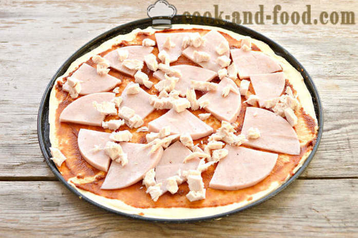 Hjemmelavet pizza med pølse fra usyrede dej - hvordan til at bage en pizza butterdej, med en trin for trin opskrift fotos