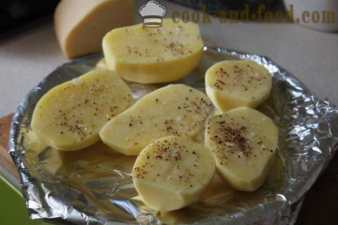 Bagt kartoffel med ost - som lækker at koge kartofler i ovnen, med en trin for trin opskrift fotos