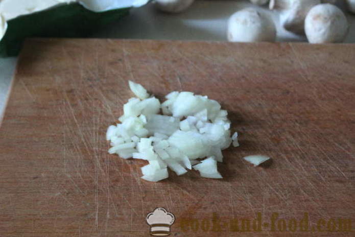 Mushroom suppe med ost - hvordan man laver ost suppe med svampe lige hurtig velsmagende, med en trin for trin opskrift fotos