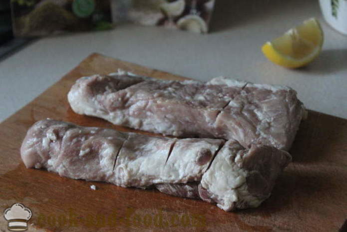 Flæskesteg i folie - som lækker at tilberede svinekød i sojasovs, en trin for trin opskrift fotos