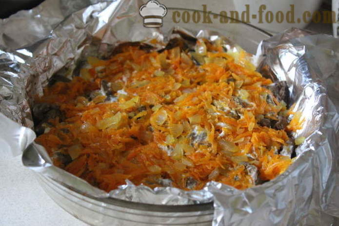 Brændt kylling lever i creme fraiche, gulerødder og løg - hvordan at tilberede en lækker kylling lever i ovnen, med en trin for trin opskrift fotos
