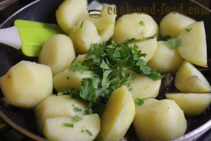 Kartofler med svampe med creme fraiche og hvidløg - hvordan man kan tilberede kartofler med svampe i en stegepande, en trin for trin opskrift fotos