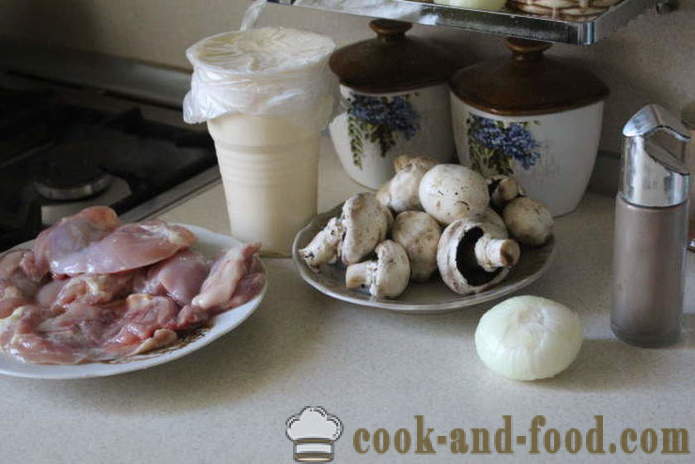 Kylling lår uden ben med svampe i ovnen - hvordan man kan tilberede en lækker kylling lår i ovnen, med en trin for trin opskrift fotos