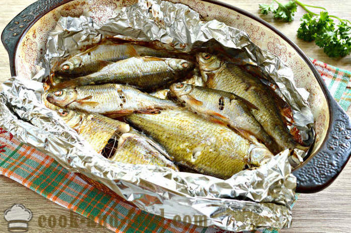 Små fisk bagt i ovnen - hvordan at tilberede en lækker lille flod fisk, trin for trin opskrift fotos