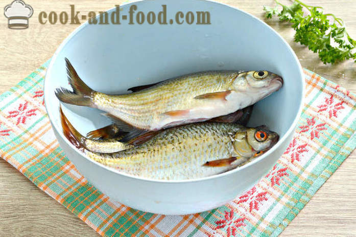 Små fisk bagt i ovnen - hvordan at tilberede en lækker lille flod fisk, trin for trin opskrift fotos