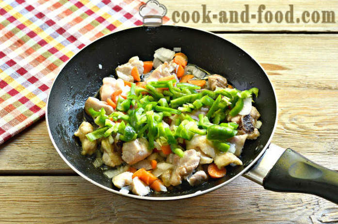 Ris med grøntsager og kylling - både lækker kylling kok ris på en pande, en trin for trin opskrift fotos