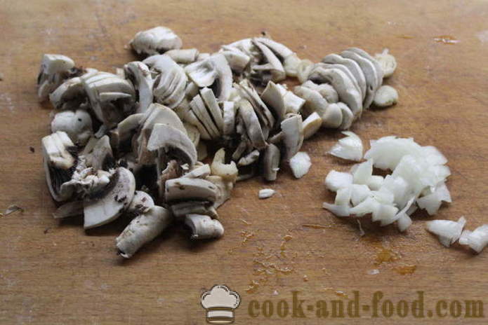 Valset kyllingebryst proppet med svampe og kartofler - hvordan man laver ruller af kylling, med en trin for trin opskrift fotos