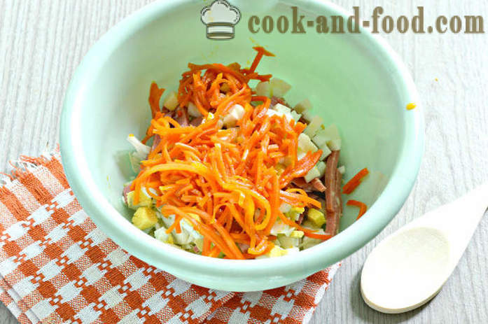 Salat med croutoner, koreansk gulerod, pølse - Hvordan forbereder en salat med croutoner og mayonnaise, en trin for trin opskrift fotos