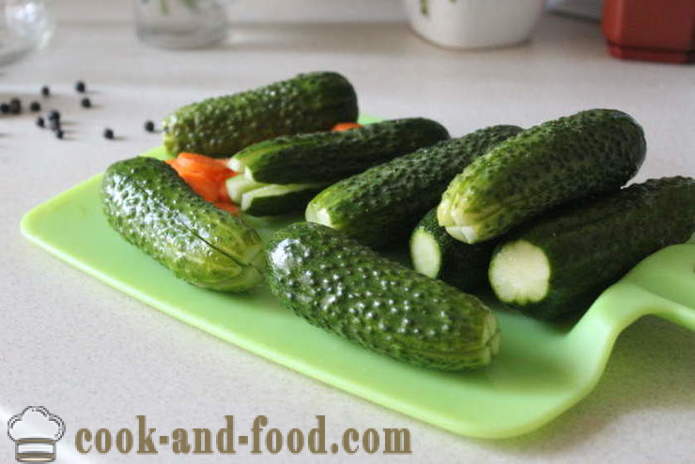 Sprøde saltede agurker fastfood - ligesom salt saltede agurker i en bank, en trin for trin opskrift fotos
