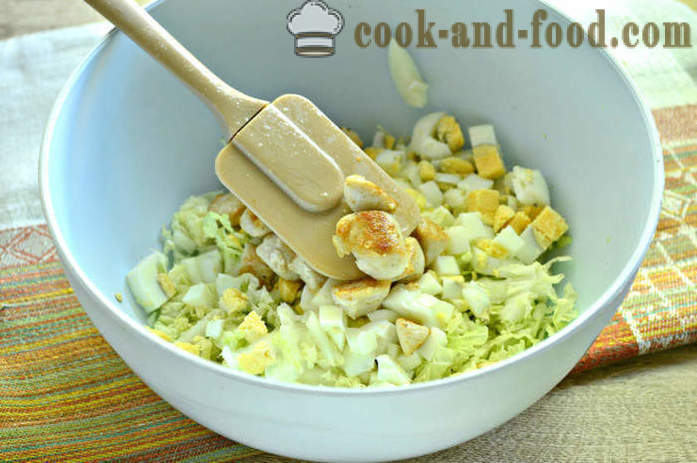Salat med kinakål, croutoner og kylling - hvordan man laver en salat af kinakål er lækker, med en trin for trin opskrift fotos