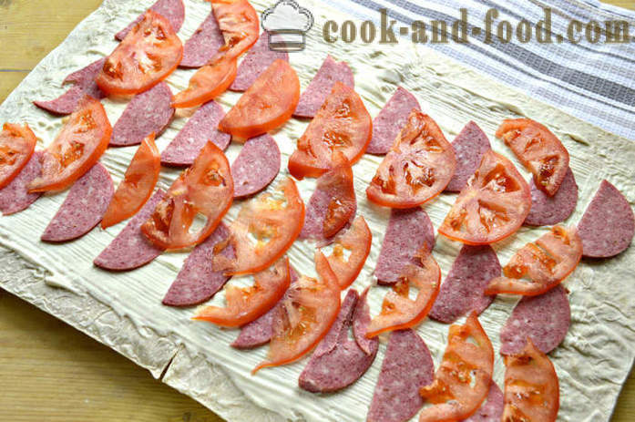 Appetizer af pitabrød med pølse - hvordan man laver pitabrød roll proppet med pølse, en trin for trin opskrift fotos