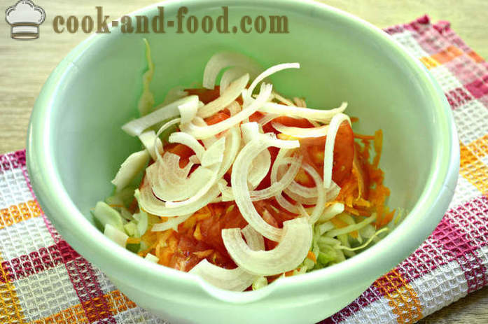 Trin for trin opskrift foto lækker salat af frisk kål og gulerødder - hvordan at tilberede en lækker salat af unge kål og gulerødder