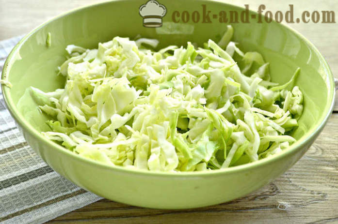 Enkel salat af kål og agurk med eddike - hvordan man laver en lækker salat af frisk kål og agurk med en trin for trin opskrift fotos