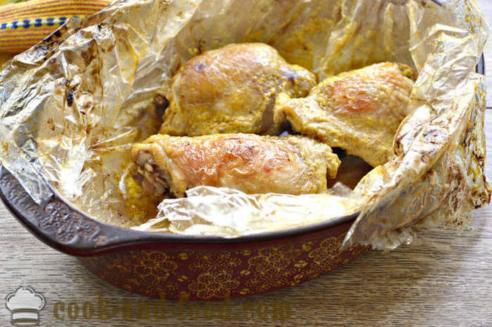 Bagt kylling lår i ovnen - hvordan man laver kylling lår i en manchet med en skorpe, en trin for trin opskrift fotos