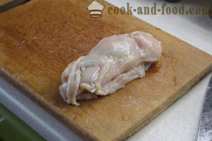 Bagt kylling roll i ovnen - ligesom bagt kylling roll i ovnen i folie, med en trin for trin opskrift fotos