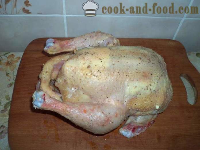 En hel kylling i ovnen i en folie - ligesom en lækker bagt kylling i ovnen helhed, en trin for trin opskrift billeder
