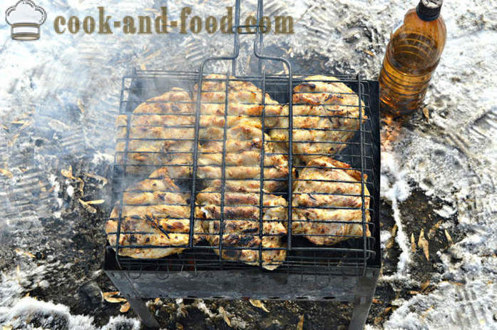 Lækker grill kylling lår på grillen på trækul - hvordan man kokken grill kylling på grillen på grillen, en trin for trin opskrift fotos