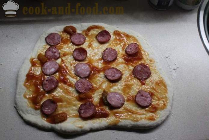 Stromboli - pizza rulle surdej, hvordan man laver pizza i en rulle, en trin for trin opskrift fotos