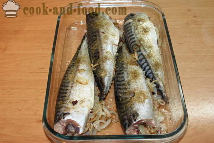 Makrel proppet løg i ovnen - hvordan man kokken makrel med ris, en trin for trin opskrift fotos