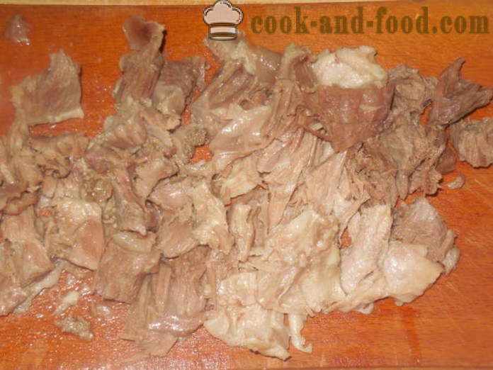 Kapustnyak lækkert med frisk kål og hirse - kapustnyak at lave mad fra frisk kål i en trykkoger, en trin for trin opskrift fotos