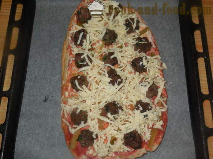 Lazy tyk pita pizza i ovnen - at lave mad fra det færdige pita pizza, en trin for trin opskrift fotos