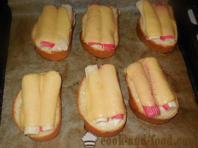 Hot sandwich med ost og krabbe pinde - hvordan at gøre varme sandwich i ovnen, med en trin for trin opskrift fotos