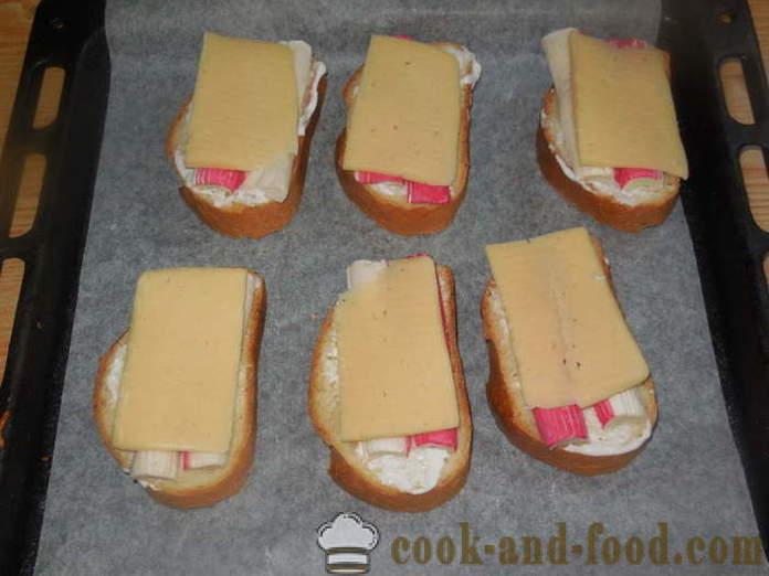 Hot sandwich med ost og krabbe pinde - hvordan at gøre varme sandwich i ovnen, med en trin for trin opskrift fotos