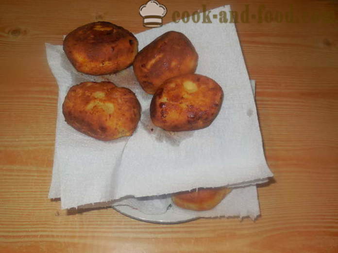 Kager fra hytteost dej med abrikoser i en gryde - hvordan man laver kager med abrikoser, trin for trin opskrift fotos