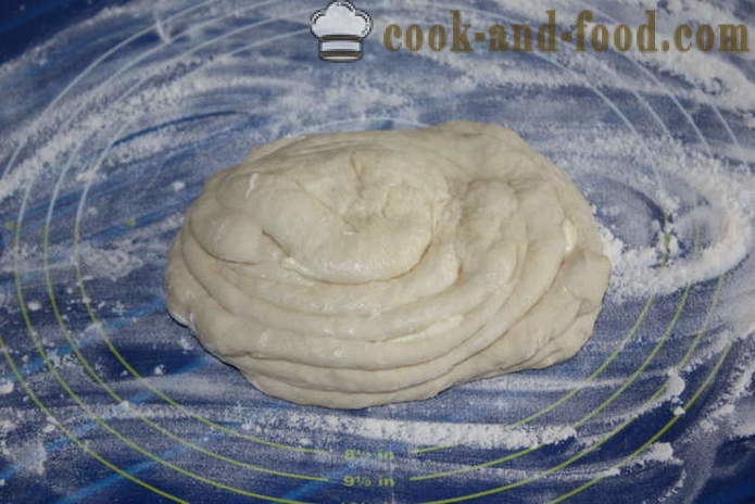 Kage gær butterdej fyldt med kylling og kartofler - hvordan til at bage en tærte med kylling og kartofler i ovnen, med en trin for trin opskrift fotos