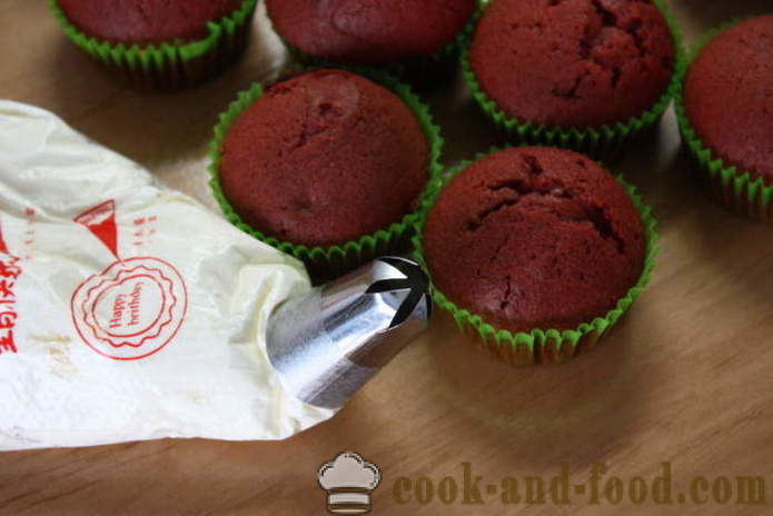Røde og hvide cupcakes - hvordan man laver småkager i hjemmet, skridt for skridt opskrift fotos