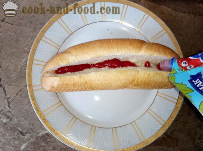 Lækker hotdog med pølse og grøntsager - hvordan man laver en hotdog derhjemme, trin for trin opskrift fotos