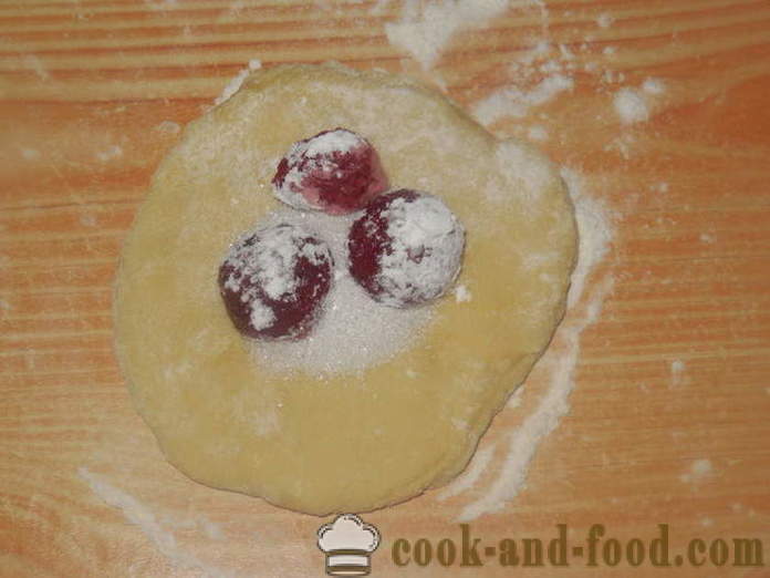 Wind kager med jordbær - hvordan man laver kager med jordbær i ovnen, med en trin for trin opskrift fotos