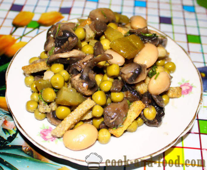 Lækker bønne salat med svampe og croutoner - hvordan man laver bønne salat, en trin for trin opskrift fotos