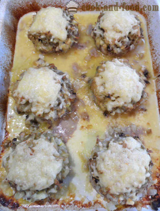 Butterdejstærte bøffer i ovnen bagt med svampe og sovs - hvordan man tilbereder saftige frikadeller i ovnen, med en trin for trin opskrift fotos