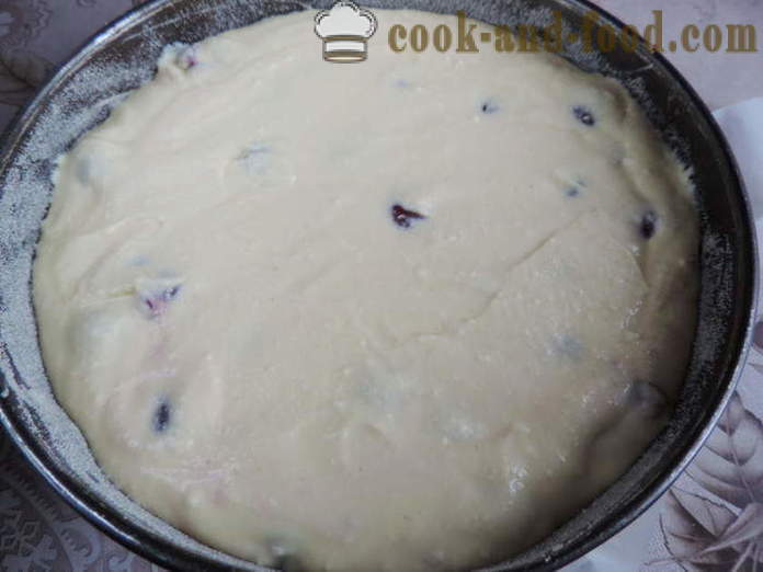 Lækker og enkel ostemasse budding med kirsebær - hvordan man kan gøre hytteost gryderet i ovnen, med en trin for trin opskrift fotos