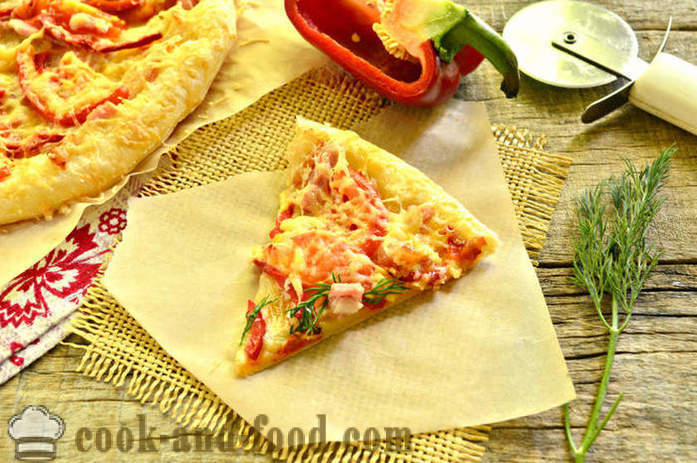 Pizza Puff Puff wienerbrød med bacon og peber - hvordan man forbereder usyret pizza fra dejen, en trin for trin opskrift fotos
