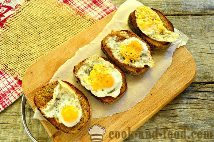 Fransk toast med æg og greens på en stegepande - hvordan man laver en skål med et æg til morgenmad, en trin for trin opskrift fotos