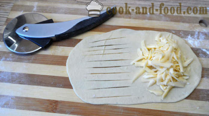 Gær ruller med ost - hvordan man laver originale snack, skridt for skridt opskrift fotos